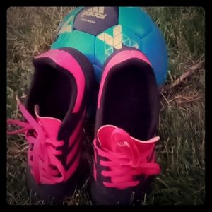 Soccer shoes